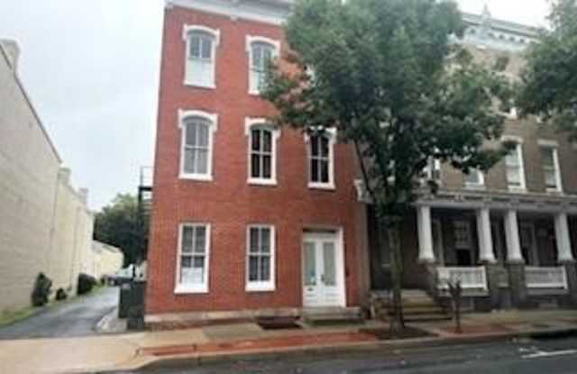 Photo of 425 N MARKET Street unit: 1