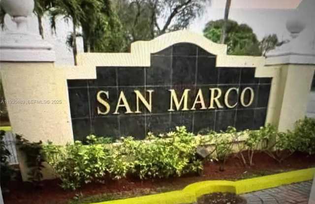 8810 Fontainebleau Blvd