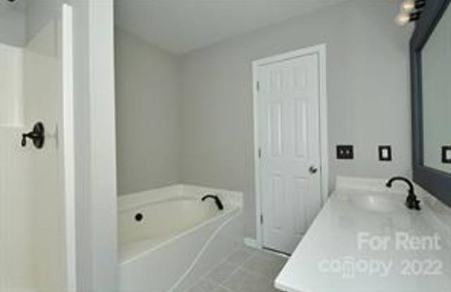 Photo of 129 Bosburg Dr, Mooresville, NC 28115