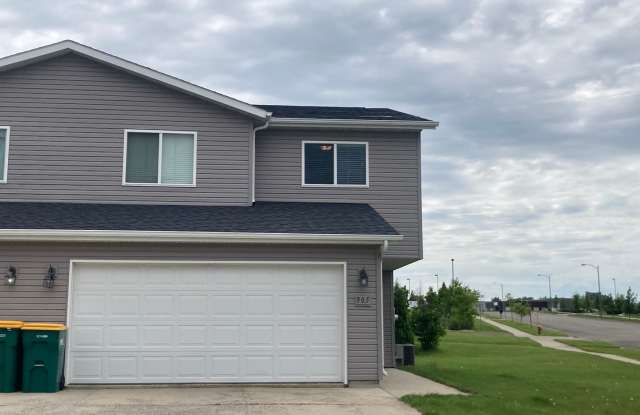 3 bed 2.5 Bath Twin Home SORRY NO PETS!!