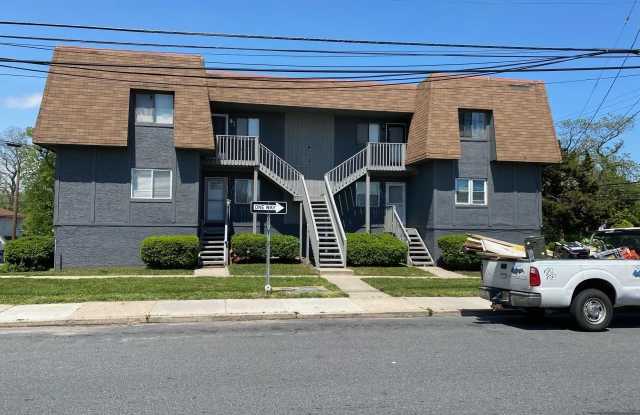4 W Leeds Ave Ave