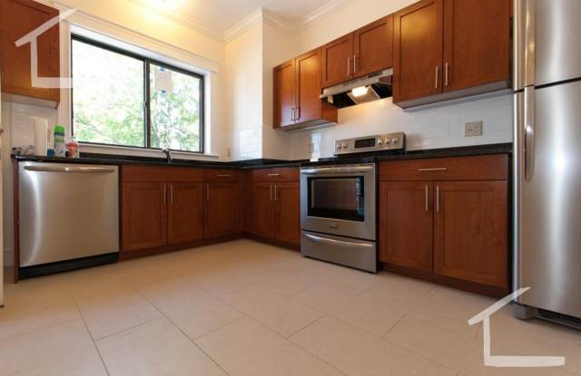 Beautiful, sunny,  renovated 4 bed in Allston!