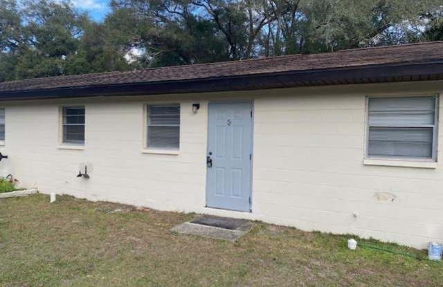 Charming and snug one-bedroom residence nestled in Dade City! photos photos