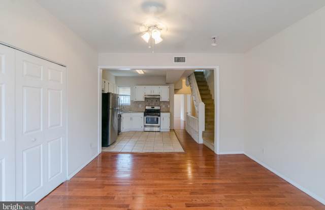 2324 CHRISTIAN STREET