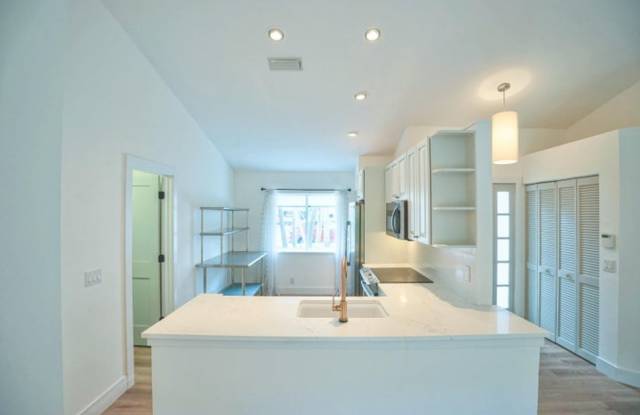 73 Admirals Court, Palm Beach Gardens, FL 33418
