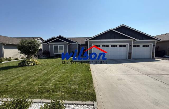 Modern West Valley 3bd/2ba House with 3 Car Garage!