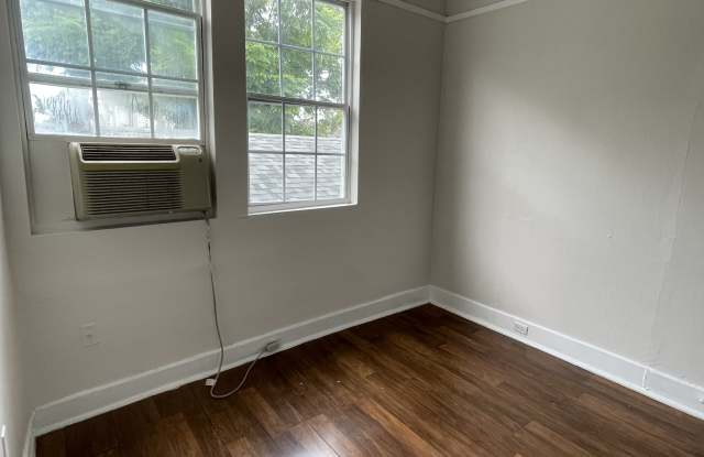 1915 Napoleon Ave Carriage House