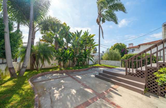 Charming Manhattan Beach Home Rental in the Tree Section!