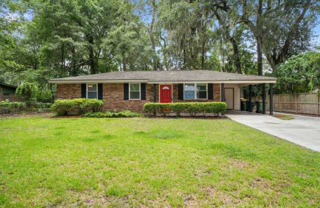 Southside Savannah Gem – 4BR Home in Windsor Forest with Sunroom & Patio