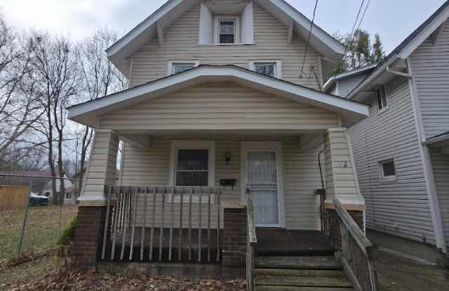 Single Family Home 4 Bedroom and 1.5 Bath For Rent