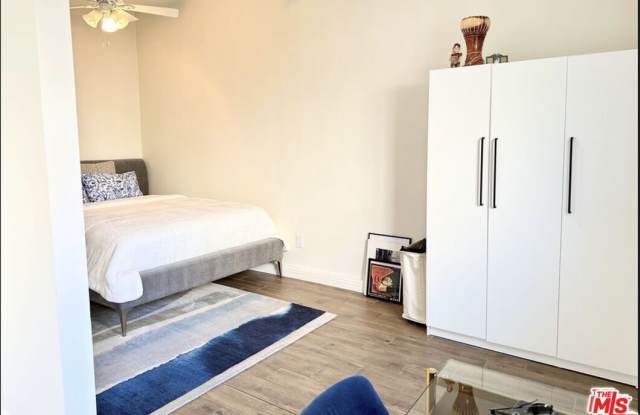 225 S Clark Dr unit: Guesthouse