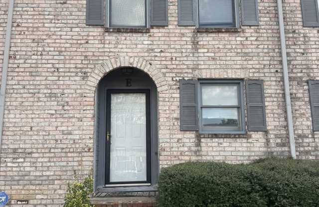 210 Marinawoods Drive unit: E