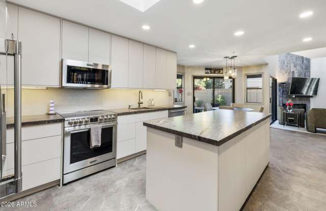 8782 E MUSTANG Trail