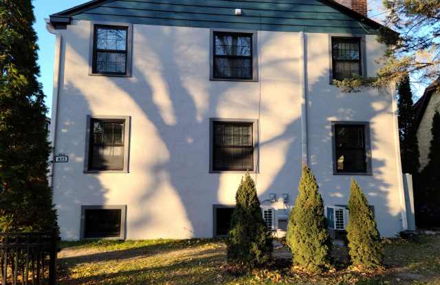 822 Lakeside