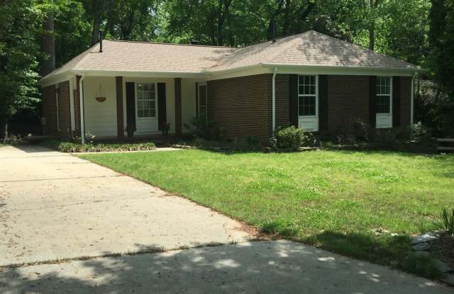 Wonderfully Maintained Ranch in North Oaks!