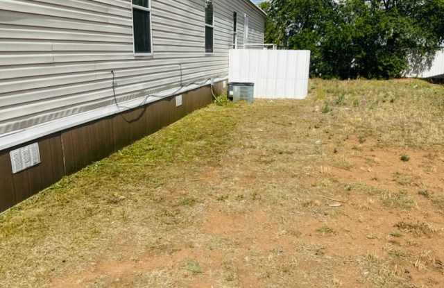 3 bedroom 2 bath in Clovis