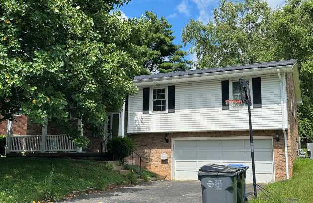 COMING SOON! Beautiful House in Tates Creek! 3 BR, 2.5 Baths, Finished Basement  Garage