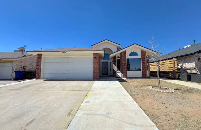 Northeast El Paso 3 Bed/2 Bath Refrig A/C with Big Bonus Room