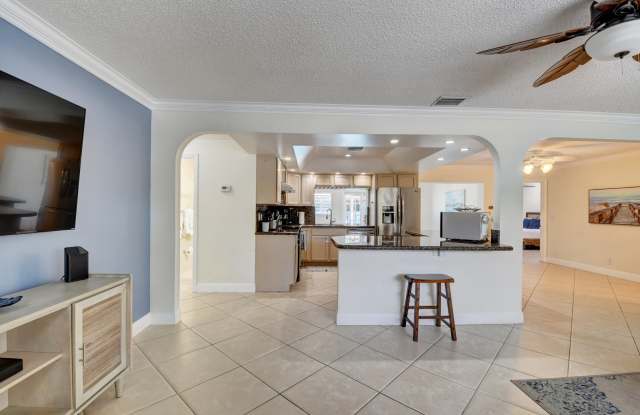 727 Southwest 25th Avenue