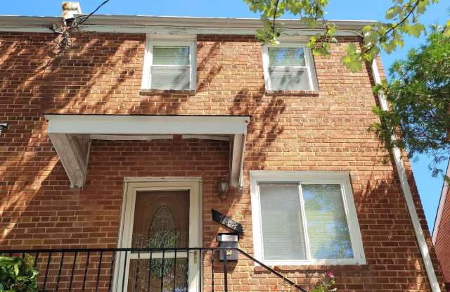 744 HILLTOP Terrace SE