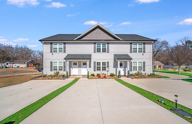 Perfect Blend of Style  Function – 3-Bedroom Townhome in Prime Location!