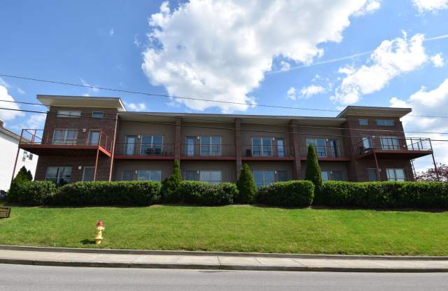 Large 2 Bedroom Condo For Rent Near Historic Downtown Clarksville!