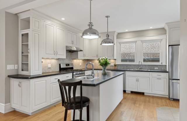 Photo of Sunny Bungalow in Willard Square