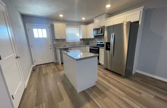 Lease Up Special – Brand-New 2 Bed, 2 Bath House in Kimberling City- Year Round Vacation Home
