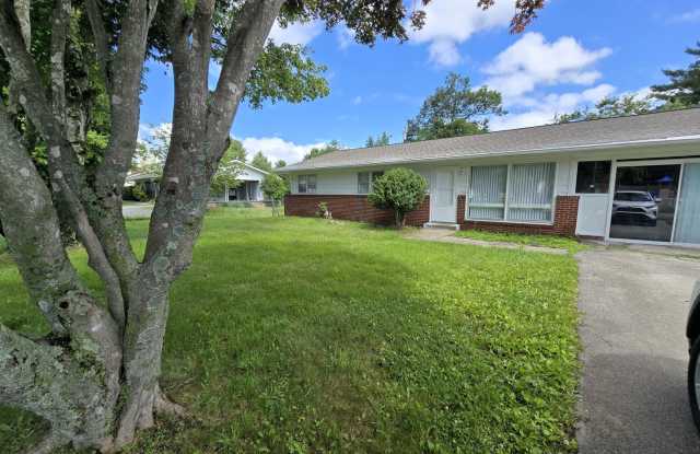 Photo of 3/2 with Fenced Yard; In-town and Near an AppalCART