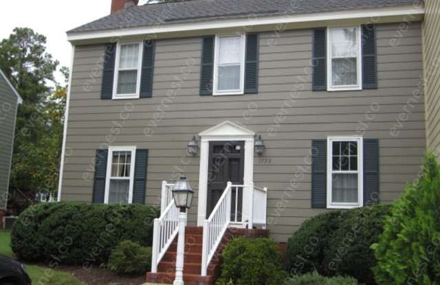 2728 Berkeley Pointe Dr