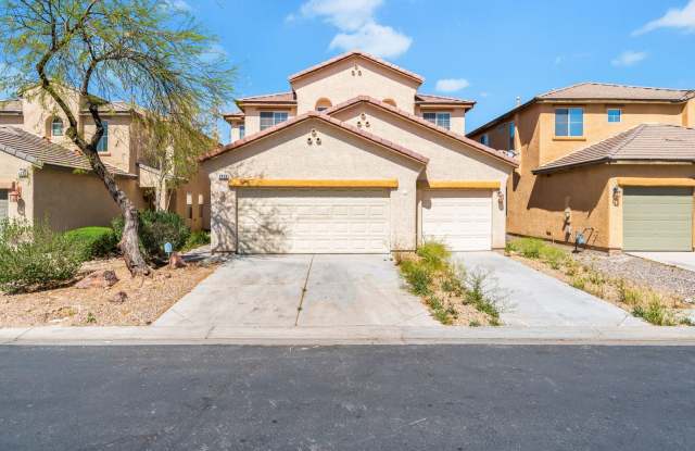 Cute 5 Bedroom Home with a 3 Car Garage!