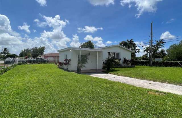 Photo of 1600 SW 71st Ct