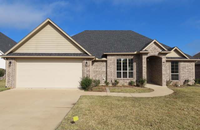 Photo of Gorgeous 3 Bedroom, 2 Bath Home in South Tyler! Tyler ISD: Jack Elementary
