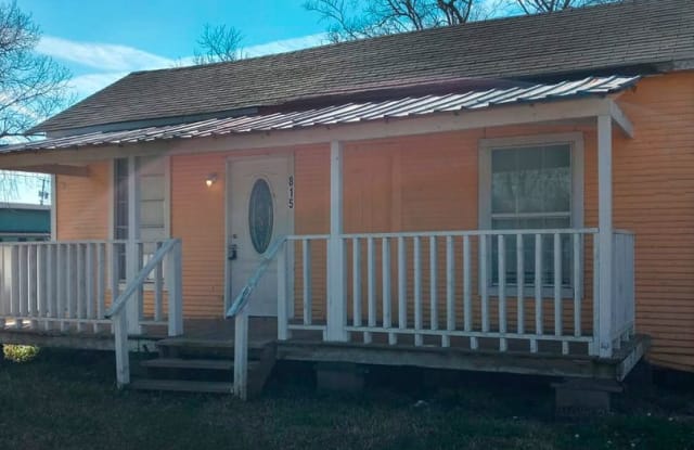 815  4th St DW - 815 4th Street, Sour Lake, TX 77659