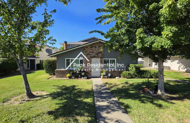 Cute 2 bd/1 ba Foothill Farms Fourplex