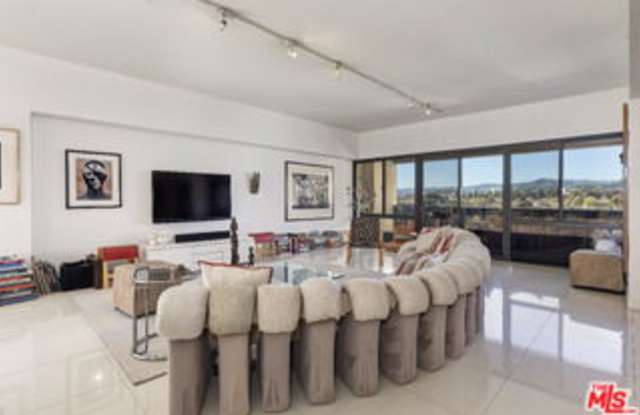 10445 Wilshire Boulevard