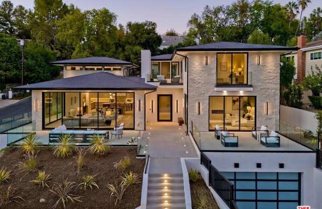 Photo of 16879 Mooncrest Dr