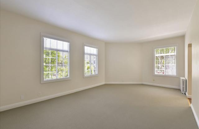 Spacious TOP FLOOR 1-Bedroom Apartment in Heart of Lower Pac Heights, No Laundry on-site
