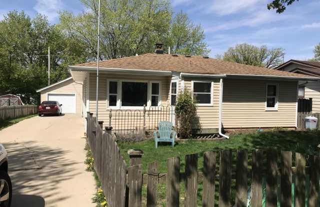 1707 S 5th Place