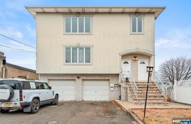 351 Macarthur Avenue 2