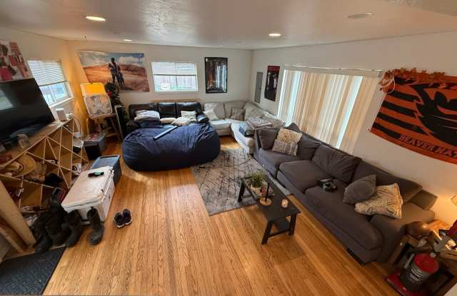 Coolest 6 Bed House in Corvallis