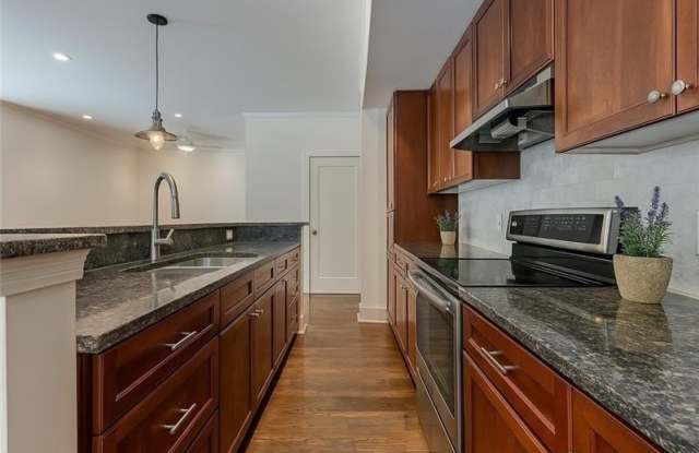 925 Garrett Street SE