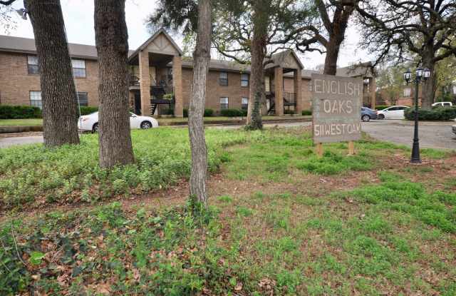 FOR LEASE! Nice 2 BR - 1 BA Upstairs Apartment at the English Oaks Apartments.