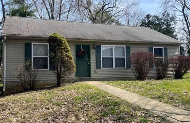 3 bedroom, 2 bath House: Available August 2026!