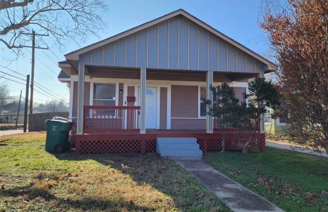 Available Now! Putnam Heights West! $1175 Per Month!