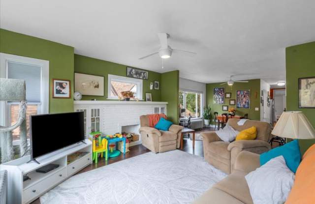 Photo of 2447 N Kildare