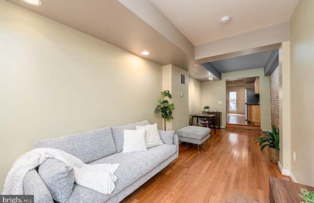 2132 CAMBRIDGE STREET