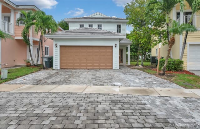 363 NE 35th Ter - 363 NE 35th Terr, Homestead, FL 33033