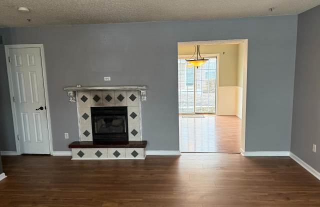 3002 CREEKSIDE Court unit: 40