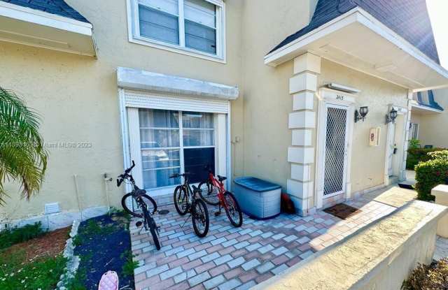 2415 NE 10th St